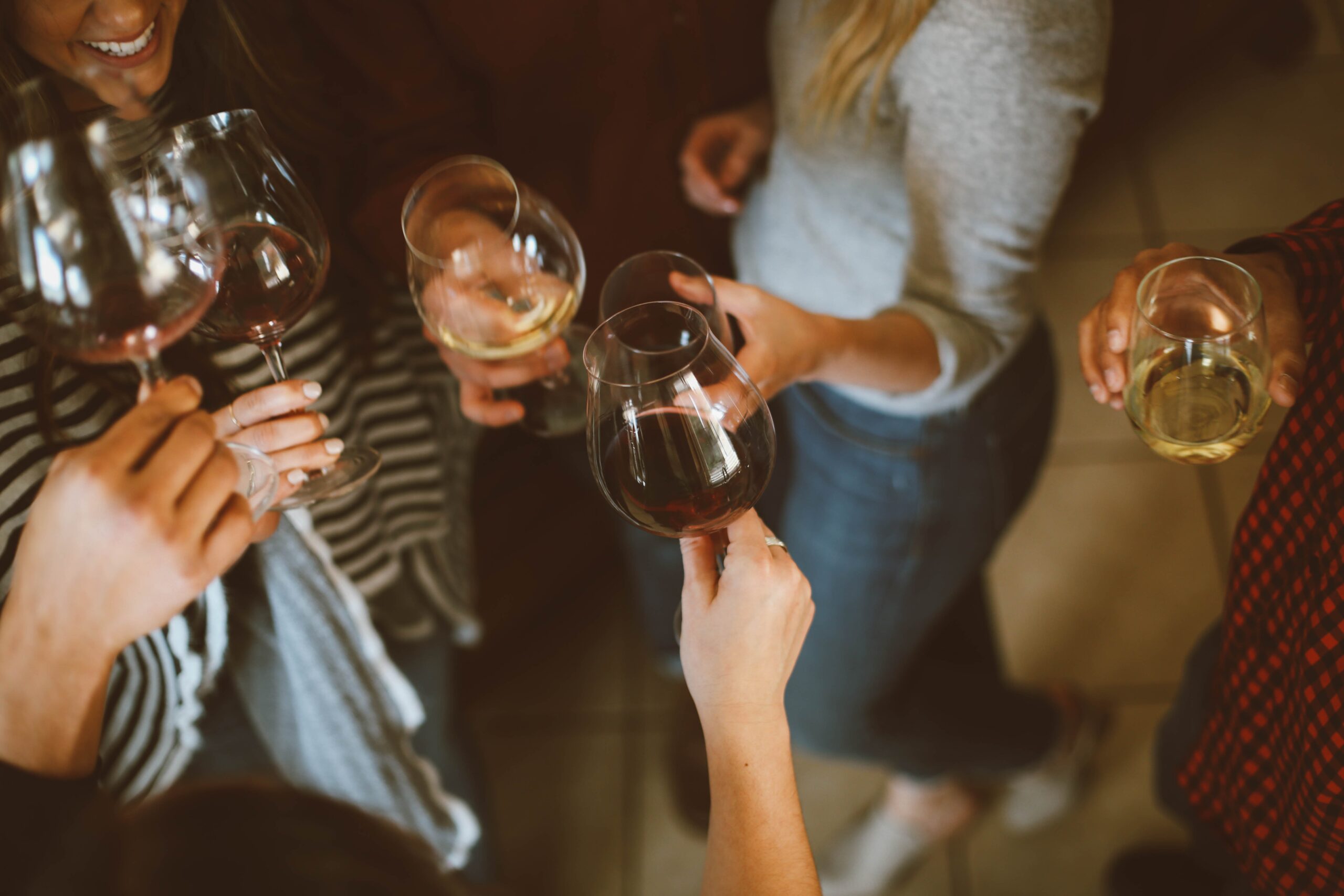 Alkoholizm kobiecy. Jak go rozpoznać i czym różni się od męskiego alkoholizmu?